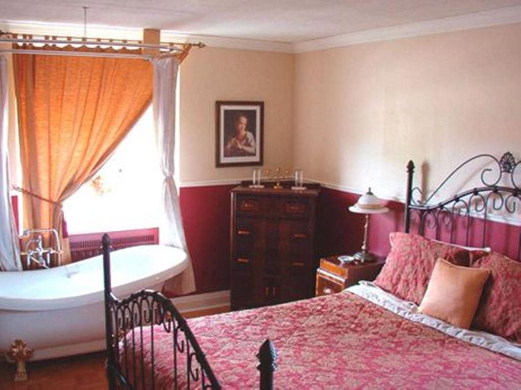 A La Claire Fontaine B&B Et Spa Chambly Ruang foto